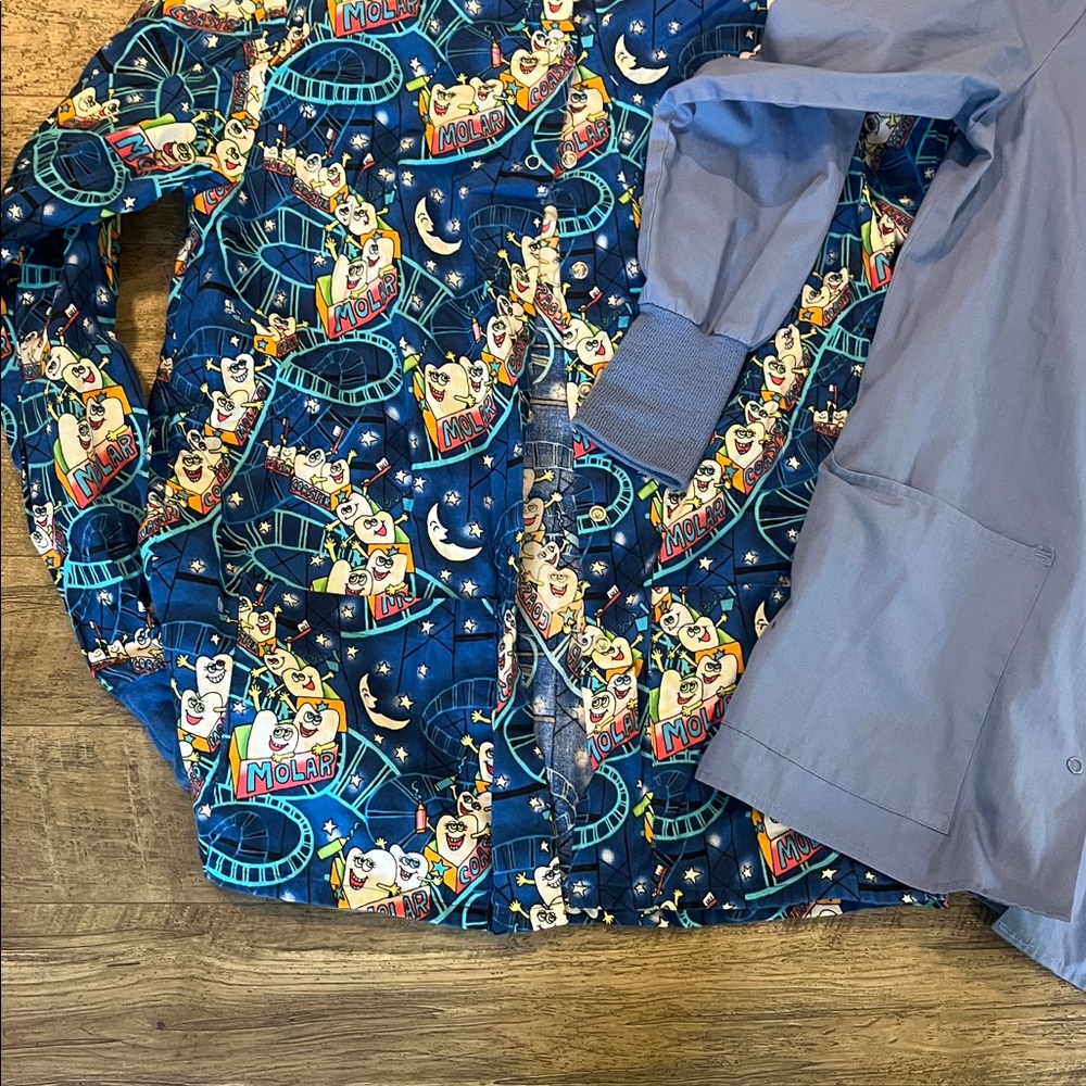 2  scrub Jacket - Picture 2 of 5